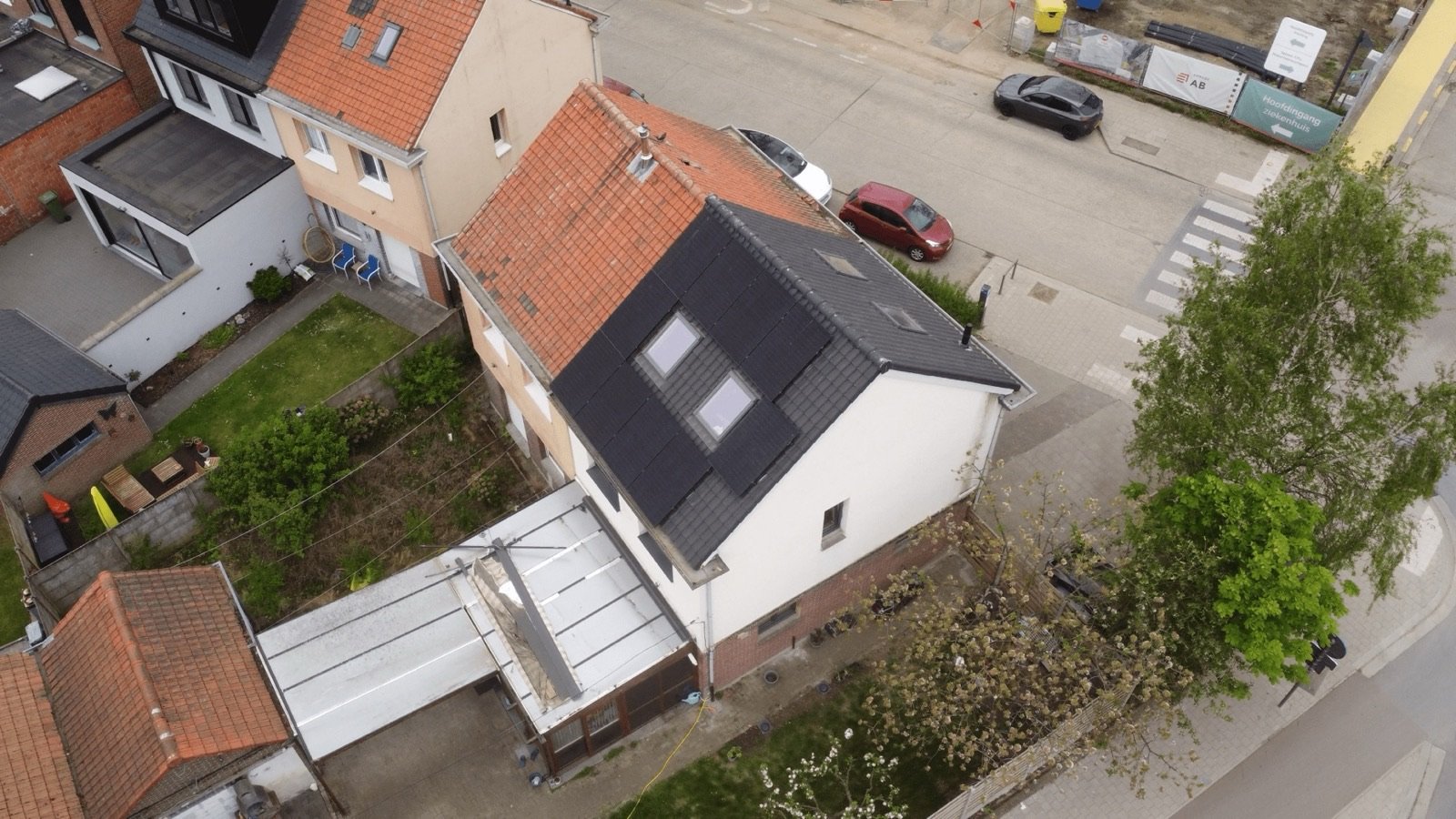 Dakrenovatie + Zonnepanelen — Antwerpen