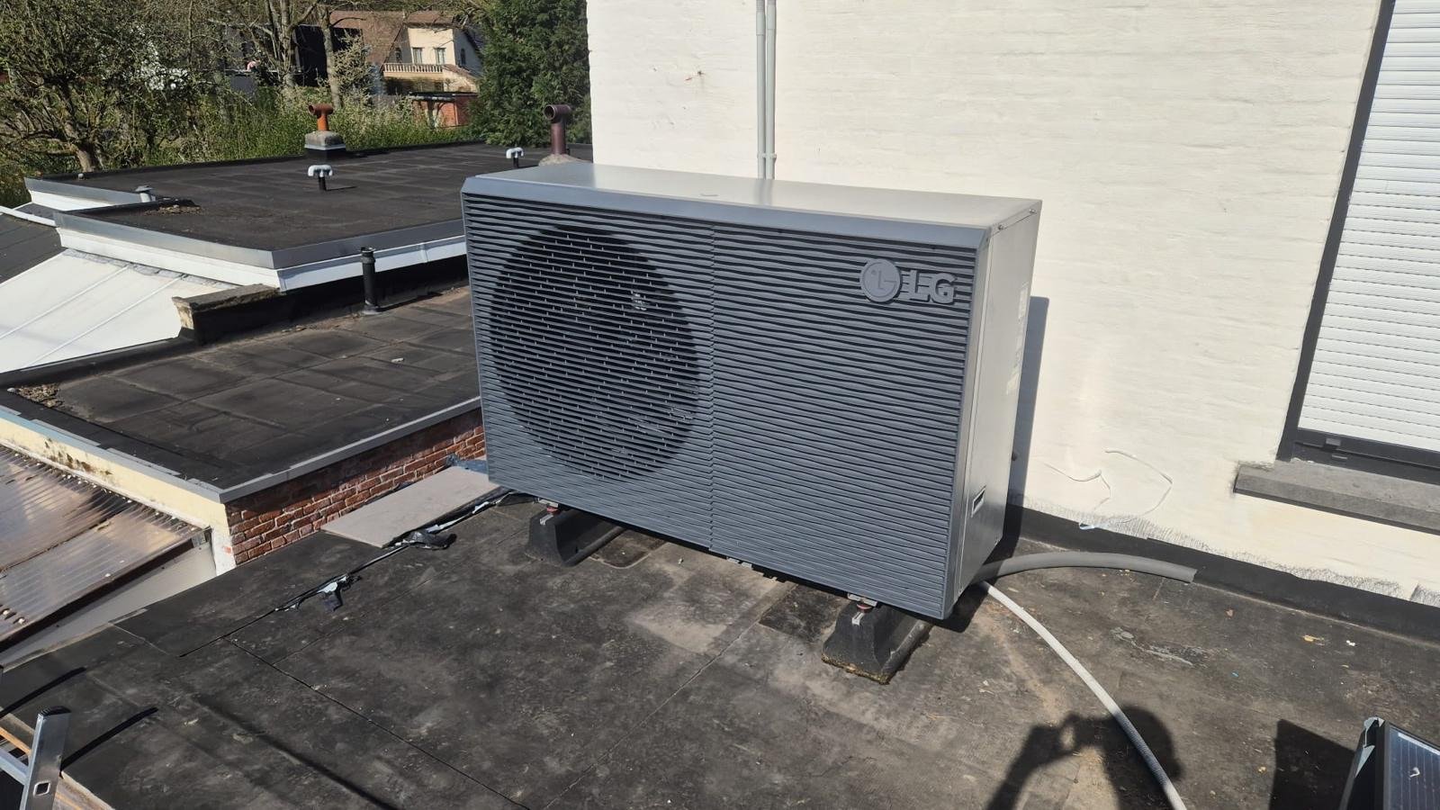 Warmtepomp op plat dak — Kapellen