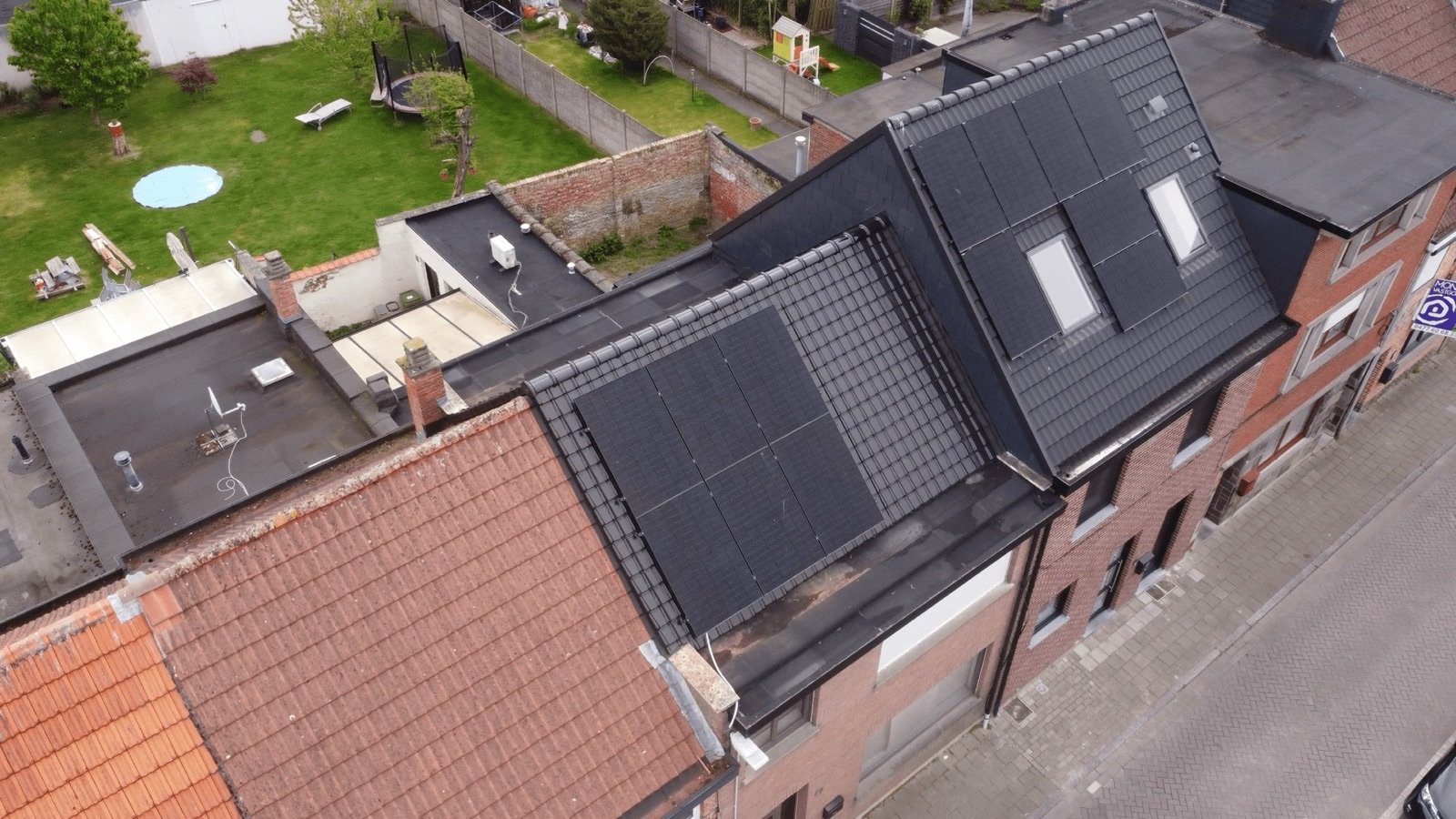 Dakrenovatie + zonnepanelen — Niel